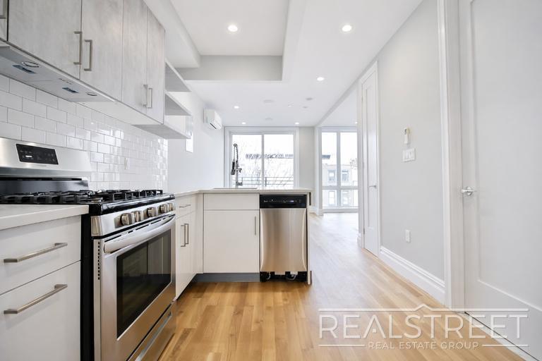 Building Photo - Stunning New 1 Bed in Bed Stuy Condo building