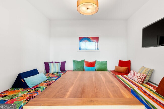 Building Photo - 3338 Peachtree Rd NE