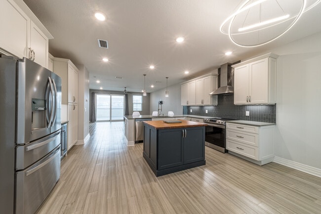 Building Photo - 2325 1st Ave S