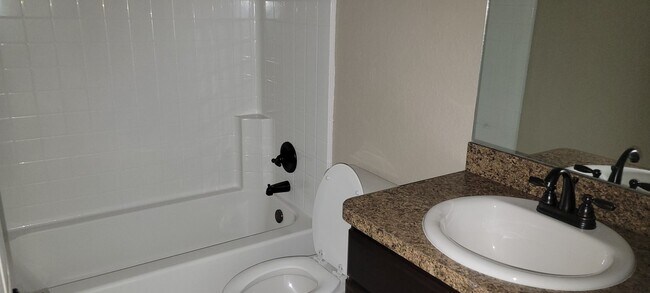 Building Photo - 3/2 Home No HOA Located In Ocala