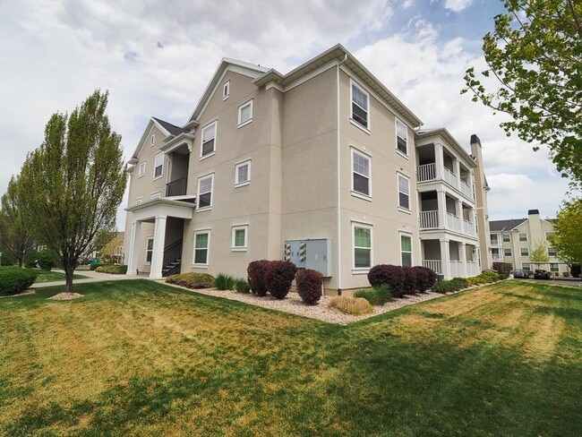 Building Photo - Beautiful Daybreak Condo