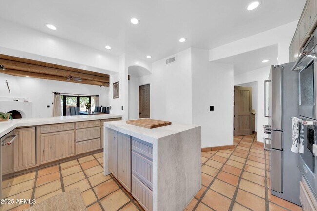 Building Photo - 110 E Concorda Dr