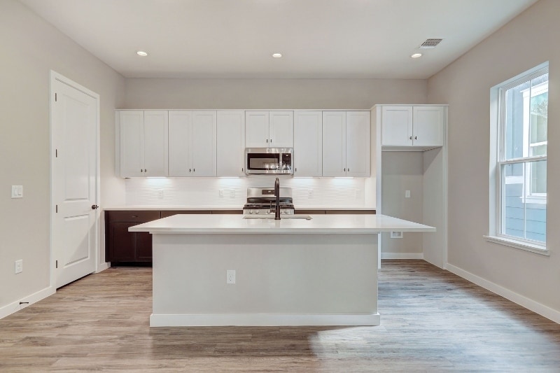 Building Photo - 3809 Valley View Rd