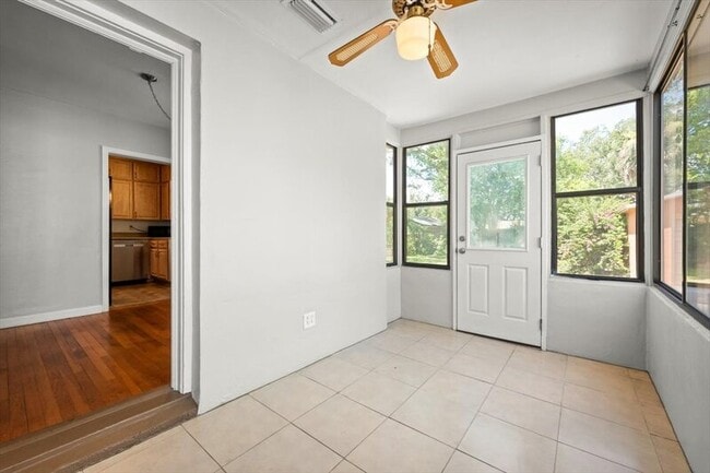 Building Photo - 4622 Redwood Ave