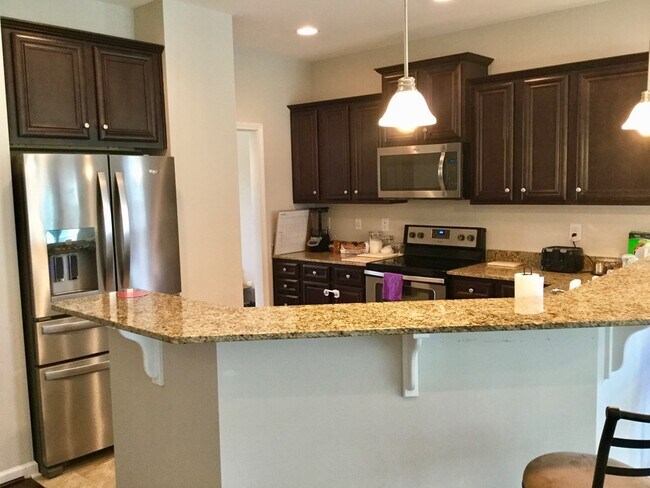 Building Photo - 2531 Foxcroft Cir