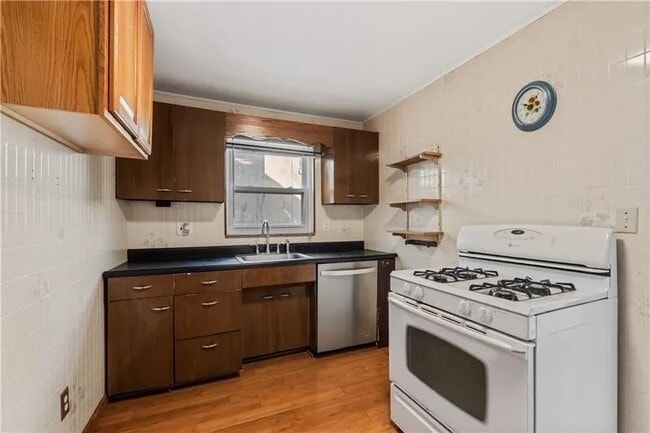 Building Photo - 149 Fairfax Rd