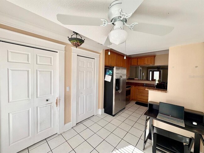 Building Photo - 302 W Haya St