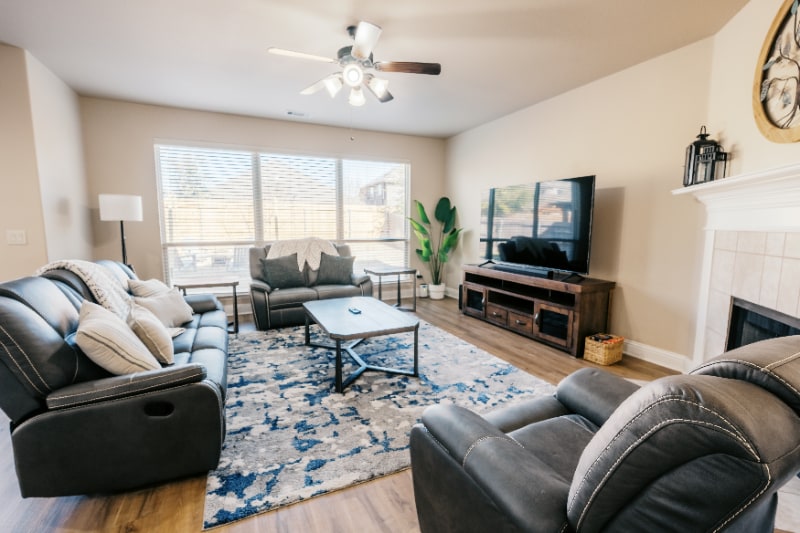 Building Photo - 728 Chatsworth Dr