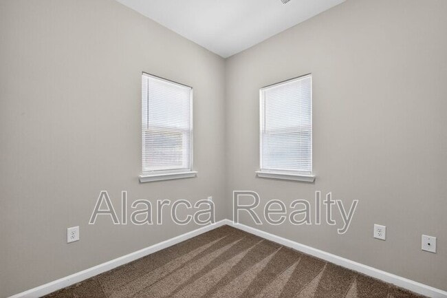 Building Photo - 425 Centerfield Dr