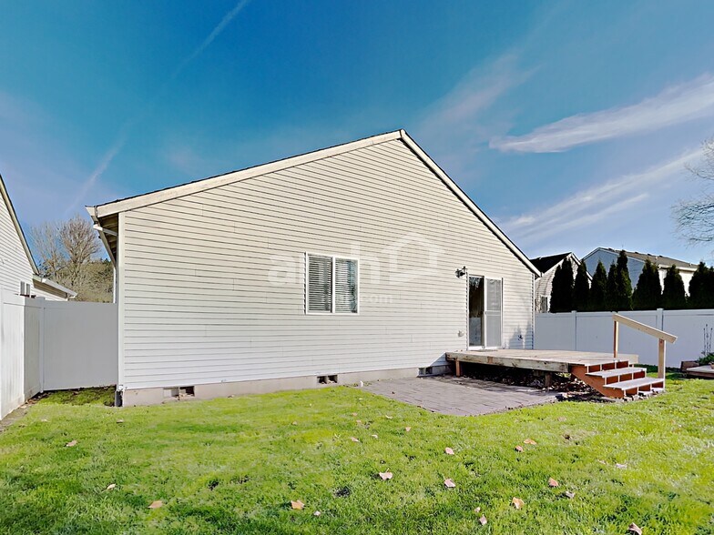 Building Photo - 1692 SW Creekside Ln