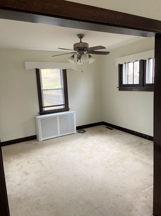 Building Photo - Recently Updated 3 Bedroom Cape Cod Home in Lincoln Place.  Available August.