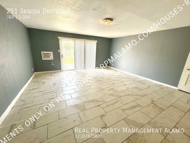 Building Photo - **APPLICATION RECEIED** *MOVE IN SPECIAL!*...