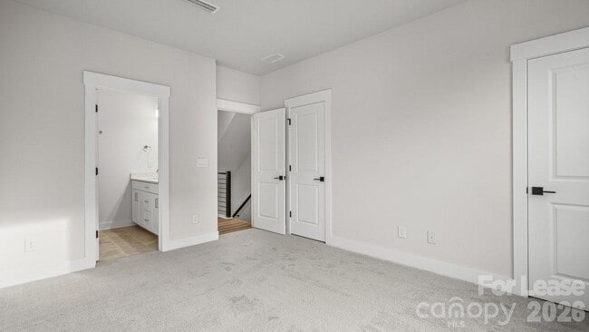 Building Photo - 2025 Clarksdale Dr