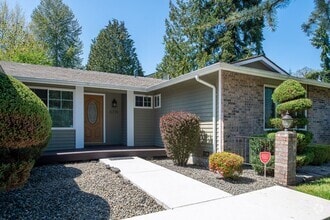 Building Photo - Peaceful neighborhood setting within walki...