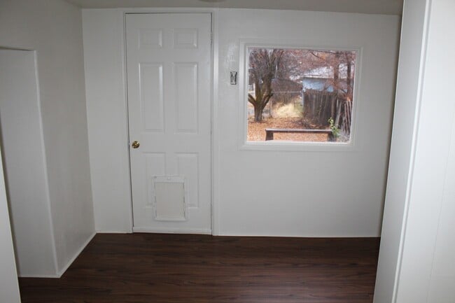 Building Photo - 1835 Melrose St