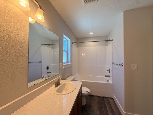 Building Photo - HONEYBEE5711-5713
