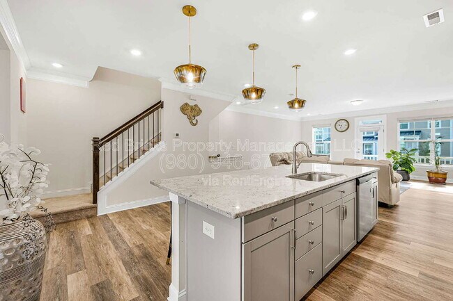 Building Photo - 10252 Glenmere Crk Cir