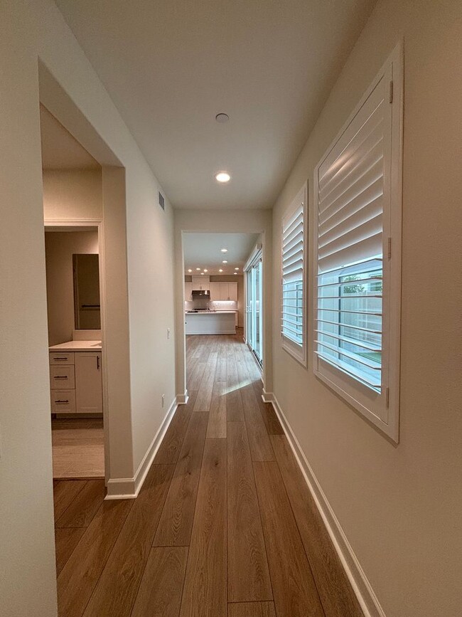 Building Photo - Gorgeous New Build in East Ventura