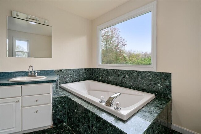Building Photo - 43 Blue Grass Drive