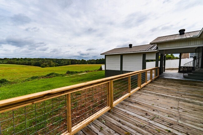 Building Photo - 212 Couch St