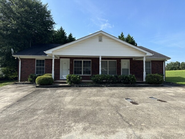 Primary Photo - 82 Valley Dr