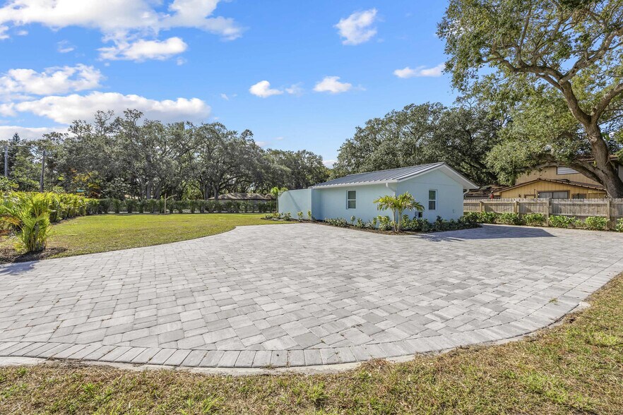 Building Photo - 905 N Tropical Trail