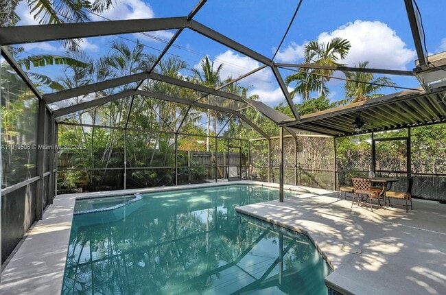 Building Photo - 1546 Van Buren St