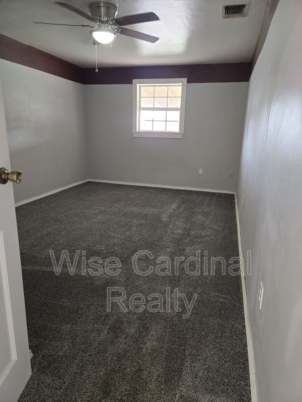 Building Photo - 1021 S Westside Ave