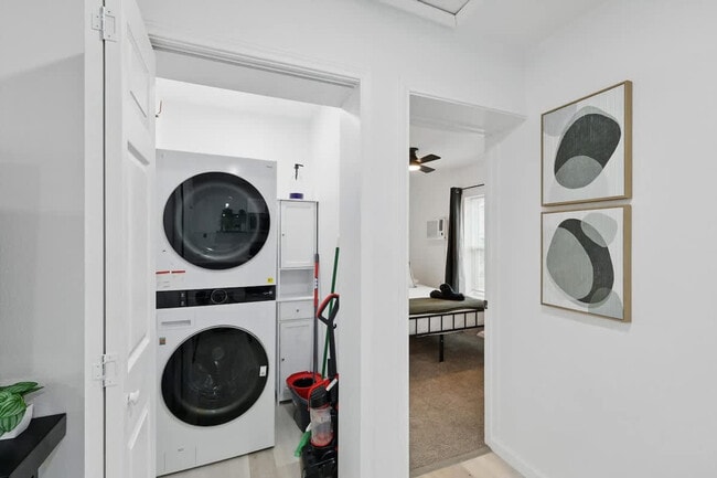 Building Photo - 2336 Minnie St