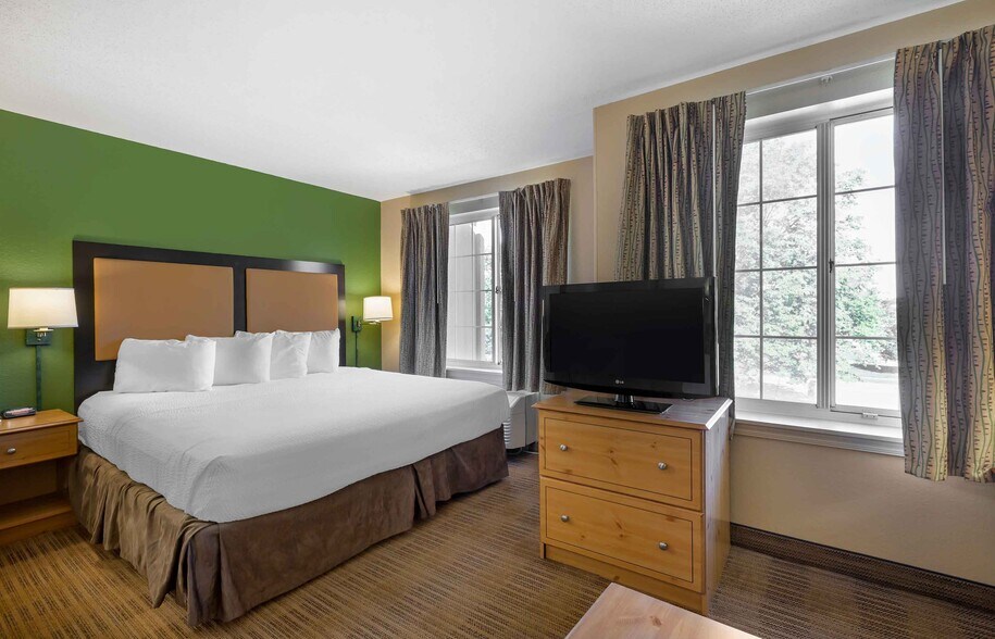 Building Photo - Furnished Studio-Cleveland - Airport - North Olmsted