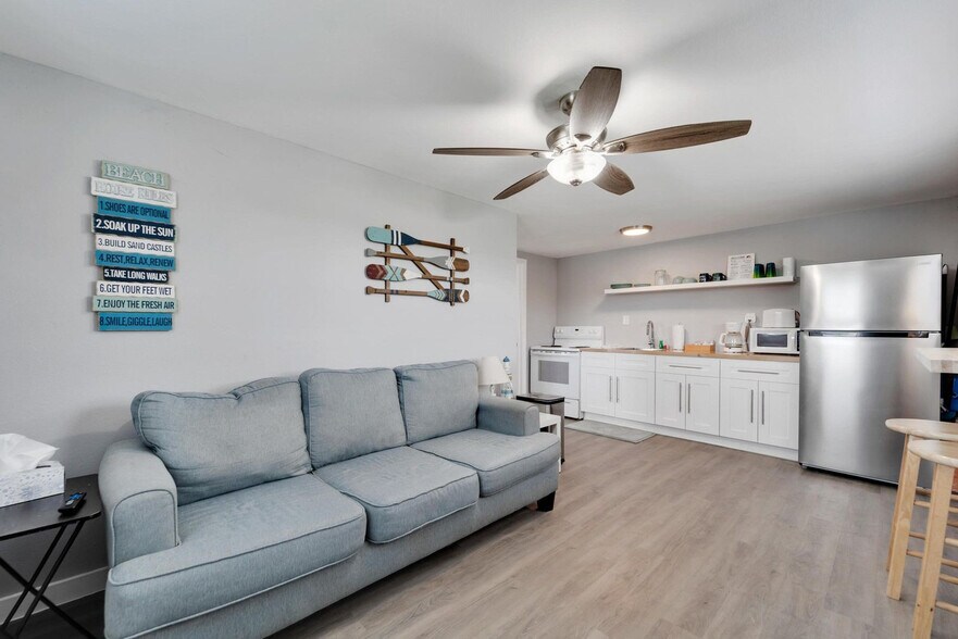 Building Photo - 8820 Rocky Creek Dr