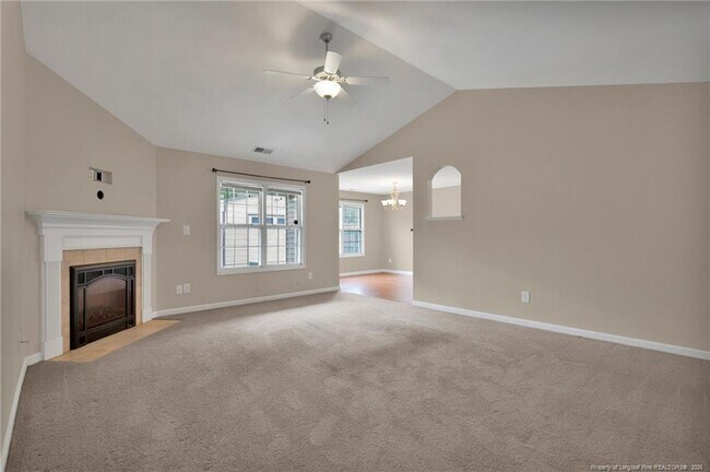 Building Photo - 672 Hogart St