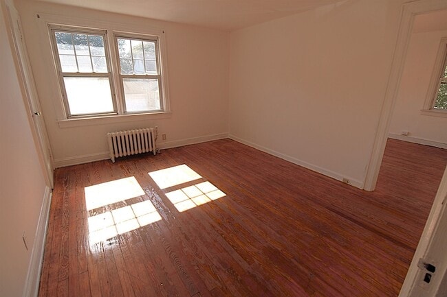 Building Photo - 14 Raydol Ave