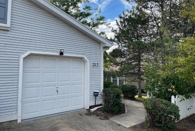 Building Photo - 2213 Cinnabar Pl