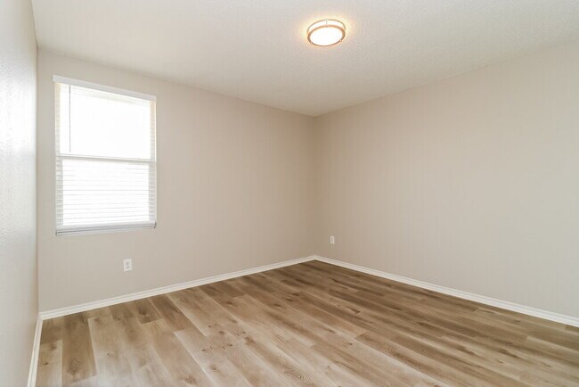 Building Photo - 631 Silvertop Rd