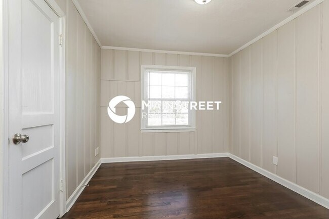 Building Photo - 3 Bedroom Pet-Friendly Home in Gallatin, TN with Main Street Renewal