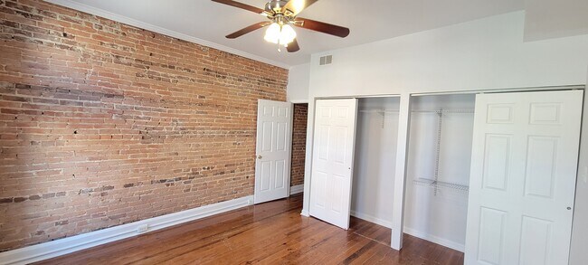 Building Photo - 926 S Hanover St