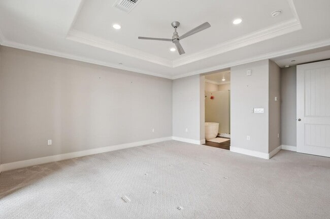 Building Photo - 6733 Skyview Dr