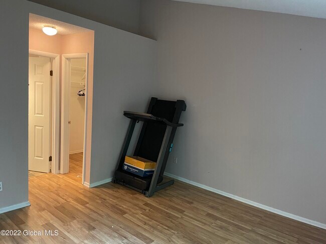 Building Photo - 5106 Forest Point Dr S