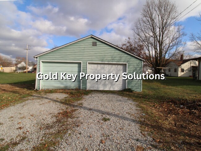 Building Photo - Huge 2 BR 1 BA with Garage and Covered Porch (NO SECTION 8)