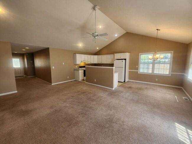 Building Photo - 3 Bedroom On Cul-de-sac, East Side Location