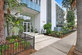 Building Photo - Spacious & Bright 3BR Condo with Bonus Room, Secured Parking & Hollywood History!