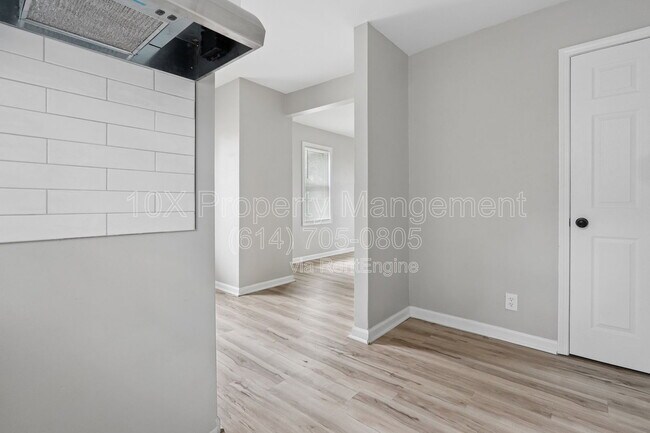 Building Photo - 782 Whitethorne Ave
