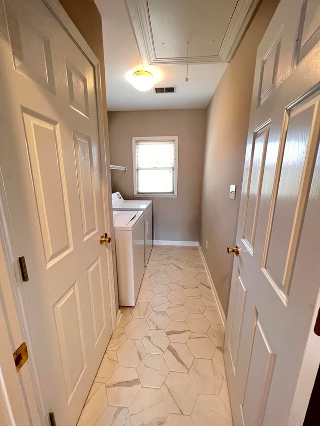 Building Photo - 4320 Creek Valley Way