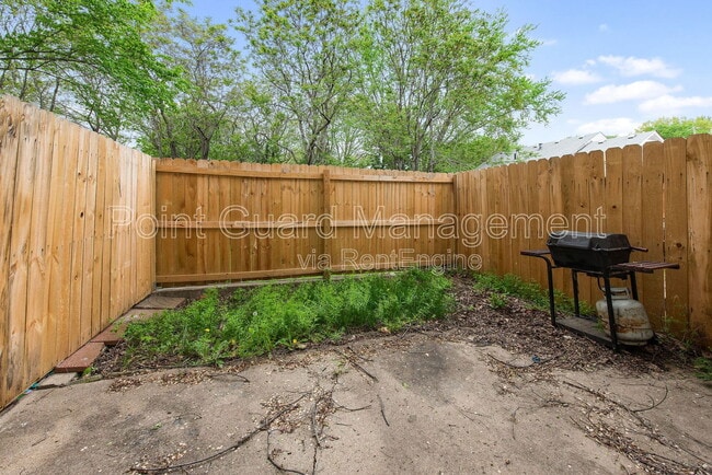 Building Photo - 955 Leroy St