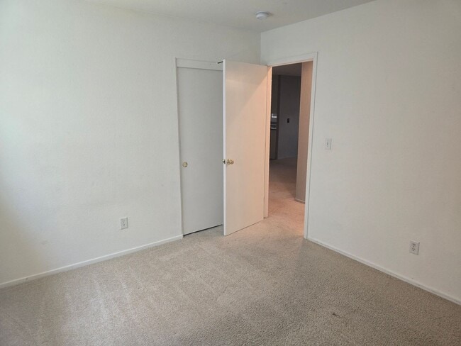 Building Photo - KEEP AN EYE ON THIS! WILL NOT LAST LONG!