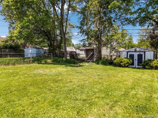 Building Photo - 15450 Lola Dr