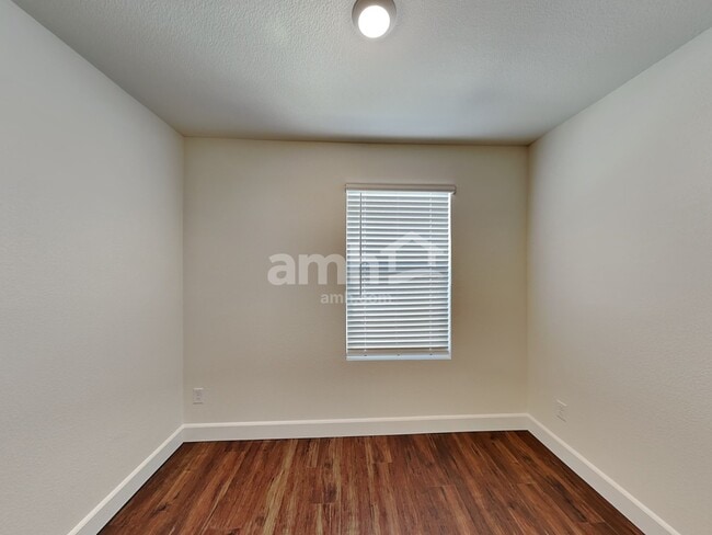 Building Photo - 559 Lotus Land Ave