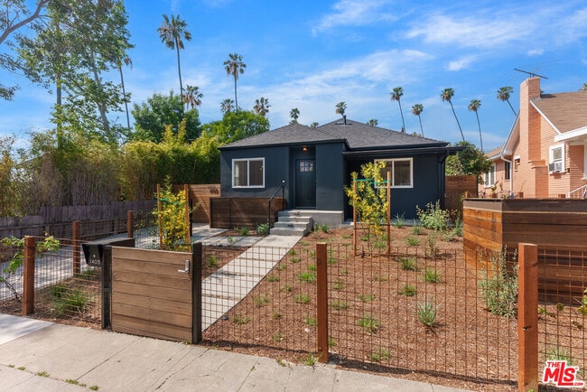 Building Photo - 1405 N Coronado St