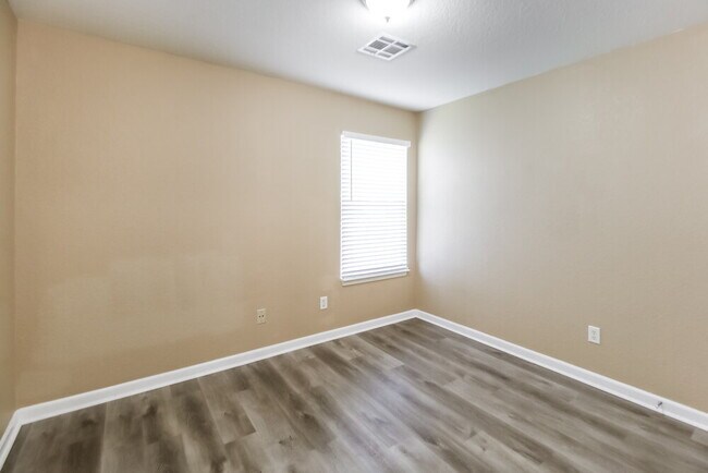 Building Photo - 10428 Bradford Way